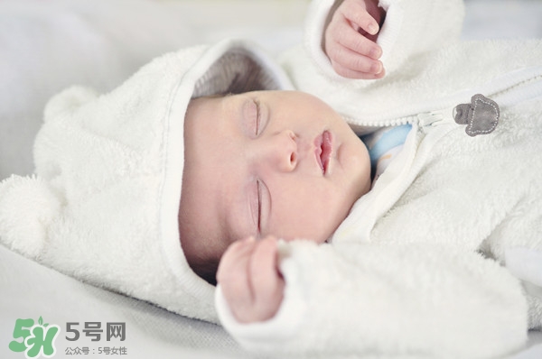 寶寶張嘴睡覺(jué)會(huì)變丑嗎？寶寶張嘴睡覺(jué)的危害