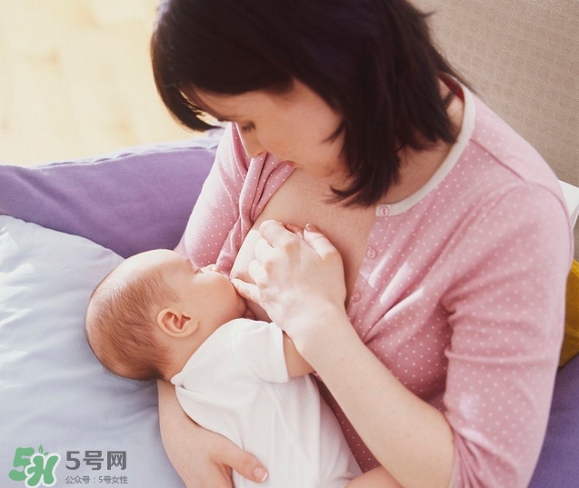 母乳喂養(yǎng)胸部會變形嗎？如何避免產(chǎn)后乳房變形？