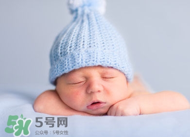寶寶睡覺搖頭怎么回事？寶寶睡覺搖頭是缺鈣嗎？