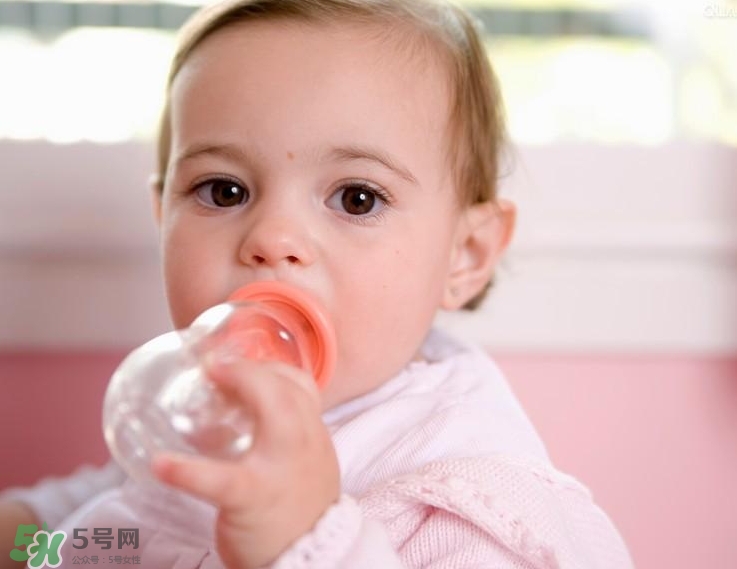 要上班了寶寶吃母乳怎么辦？要上班了寶寶不吃奶瓶怎么辦？