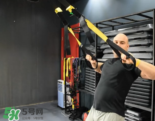 trx劃船一組做多少個？trx劃船每天做幾組？
