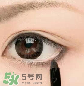 眼線膏和眼線液筆哪個好用？眼線膏和眼線液新人這樣選擇