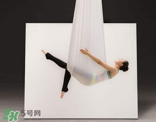 空中瑜伽誰發(fā)明的？空中瑜伽到底有哪些功效