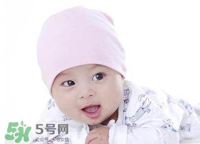 新生兒痤瘡多久會好？新生兒痤瘡能用百多邦嗎？