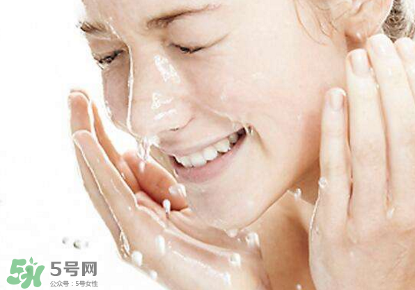 正確敷面膜的時間是多少？敷面膜小知識