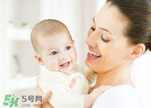 生孩子時吃什么易助產(chǎn)？生孩子時吃巧克力
