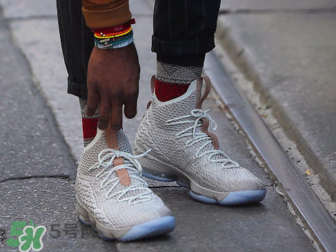 nike lebron 15 ghost什么時候發(fā)售_多少錢？