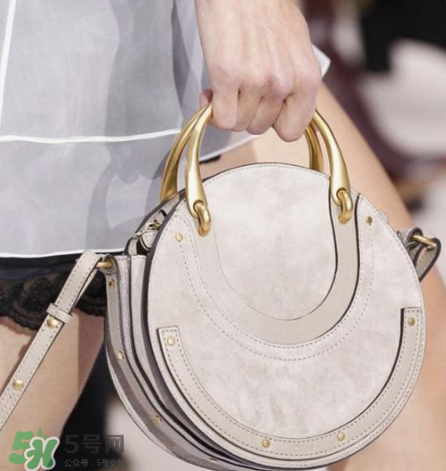 chloe pixie多少錢(qián)？蔻依17秋冬新款圓形包包專柜價(jià)格