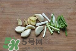 香辣蟹怎么做最好吃？香辣蟹怎么處理螃蟹？