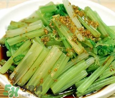 芹菜和什么榨汁好喝？芹菜榨汁需要煮熟嗎？