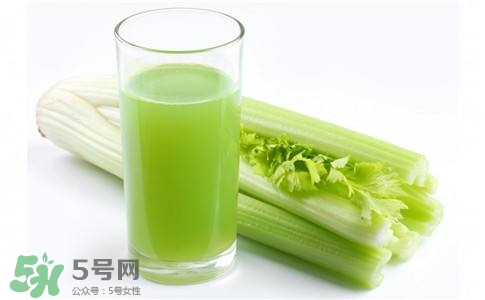 芹菜和什么榨汁好喝？芹菜榨汁需要煮熟嗎？