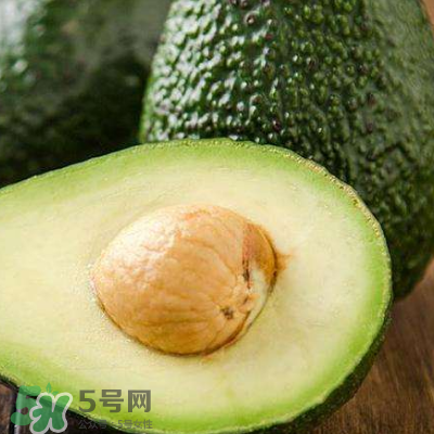 牛油果榨汁要去皮嗎？牛油果榨汁要加水嗎？