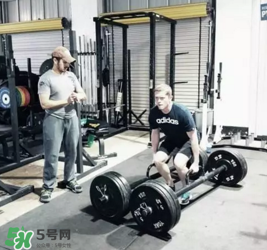 農(nóng)夫行走可以單手嗎？農(nóng)夫行走要沉肩嗎？