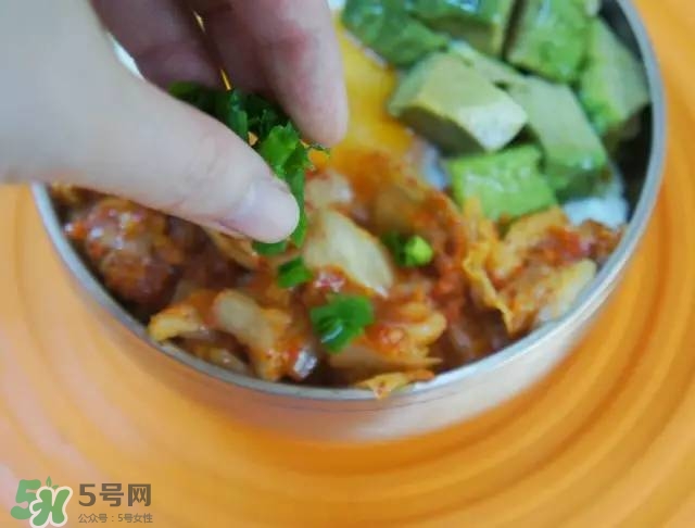 牛油果沙拉怎么做？牛油果沙拉用什么醬？