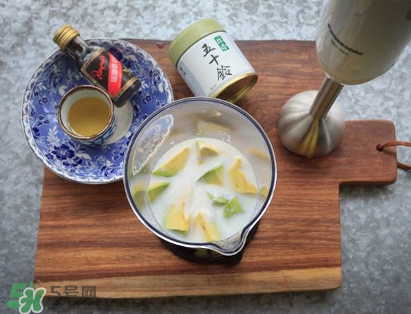 牛油果沙拉怎么做？牛油果沙拉用什么醬？