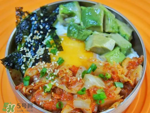 牛油果沙拉怎么做？牛油果沙拉用什么醬？