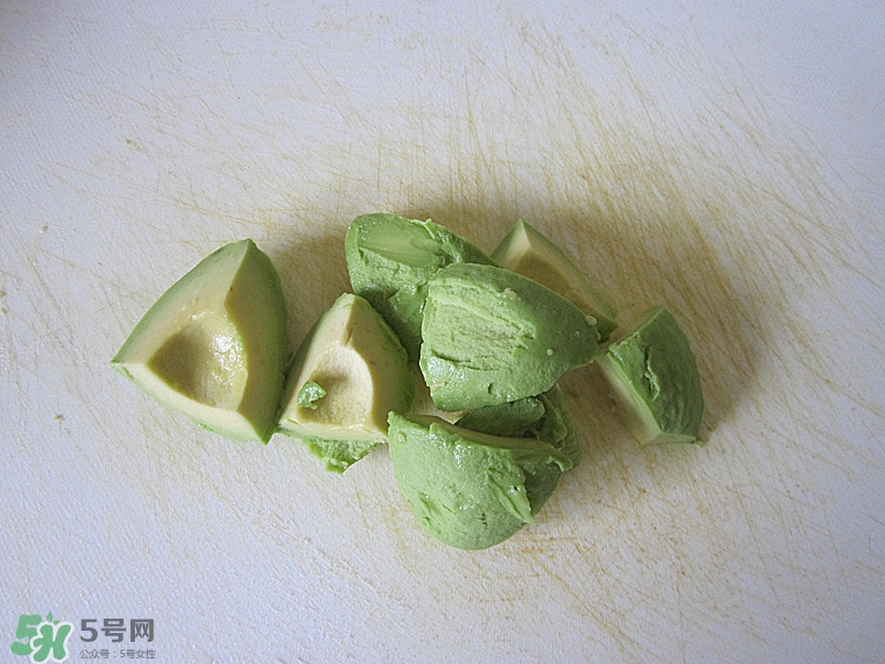 牛油果沙拉怎么做？牛油果沙拉用什么醬？