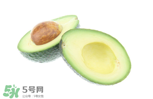 寶寶吃牛油果要蒸熟嗎？寶寶吃牛油果會便秘嗎？