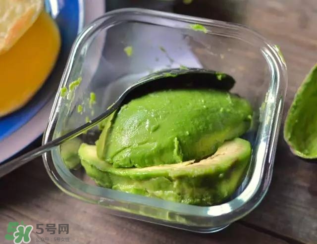 牛油果沙拉怎么做？牛油果沙拉用什么醬？