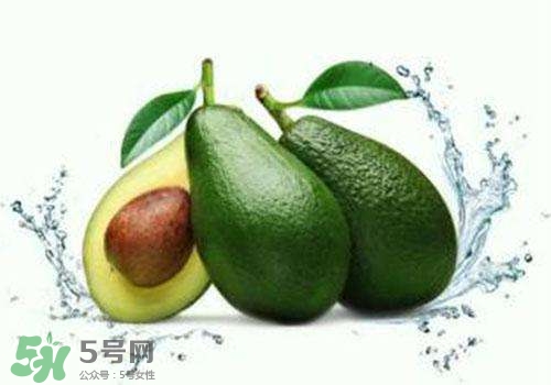 牛油果切開黑了能吃嗎？牛油果為什么會有黑點？