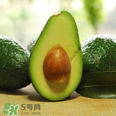 牛油果榨汁要去皮嗎？牛油果榨汁要加水嗎？