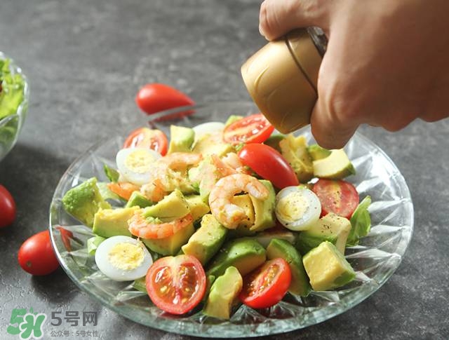 牛油果沙拉怎么做？牛油果沙拉用什么醬？