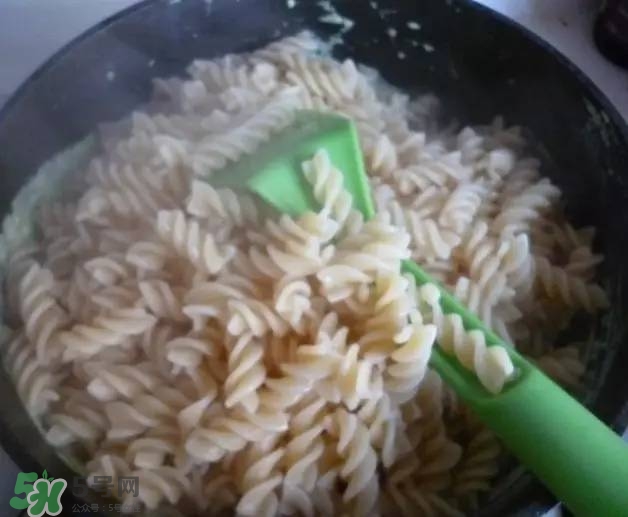 牛油果沙拉怎么做？牛油果沙拉用什么醬？