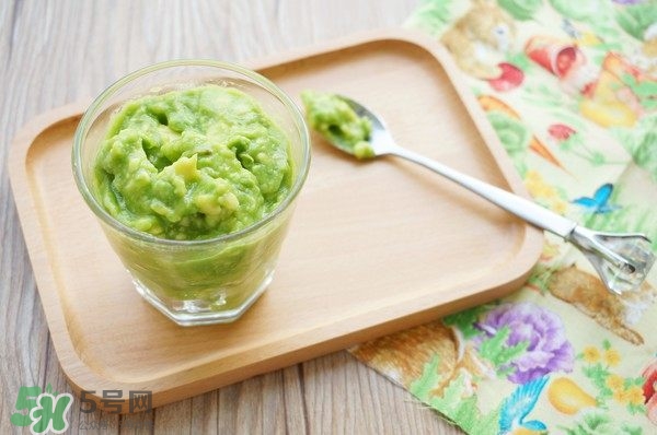 牛油果切開黑了能吃嗎？牛油果為什么會有黑點？