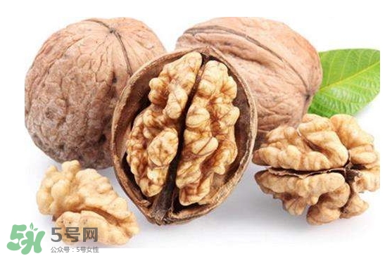 核桃什么時(shí)候吃最好？核桃一次吃多少為宜？