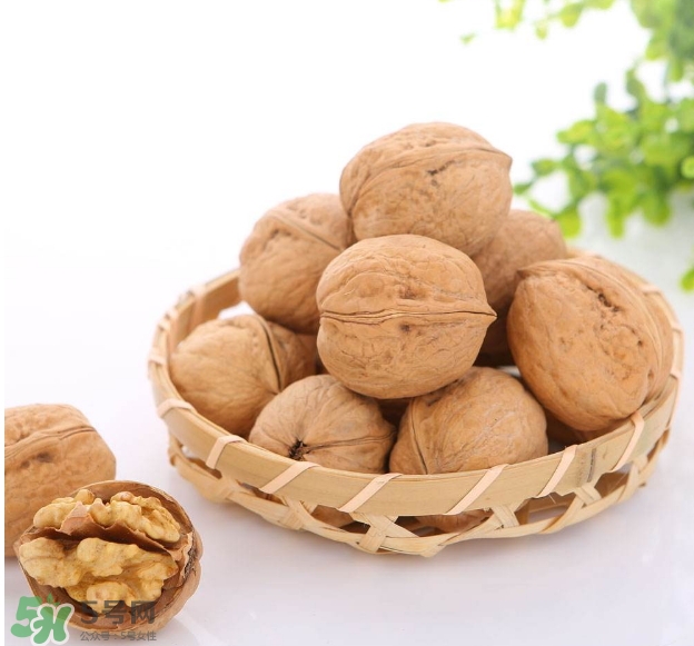 核桃什么時(shí)候吃最好？核桃一次吃多少為宜？
