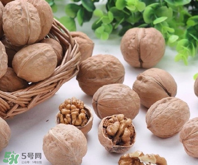 核桃磨成粉還有營養(yǎng)嗎？核桃粉和核桃哪個更好？
