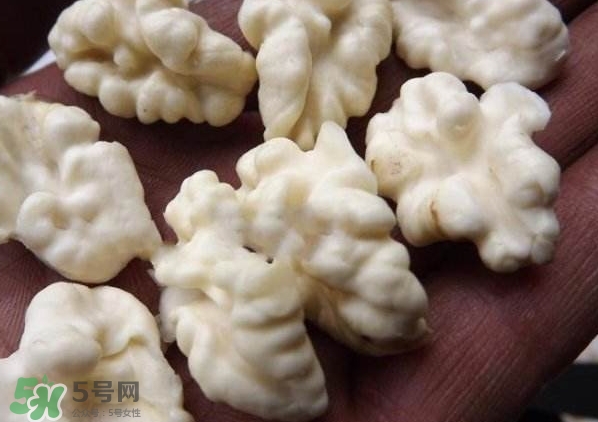 新鮮核桃怎么吃？新鮮核桃怎么給寶寶吃？