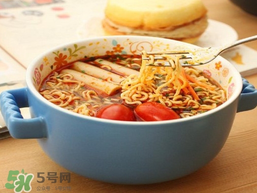 微波爐怎么做泡面？微波爐怎么做蛋糕