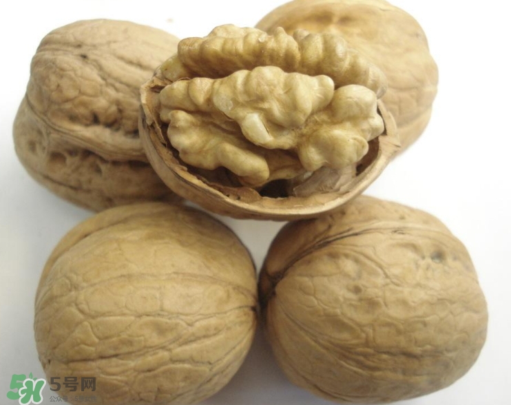 核桃什么時(shí)候吃最好？核桃一次吃多少為宜？