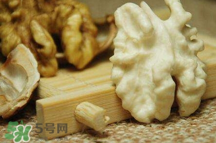 新鮮核桃怎么吃？新鮮核桃怎么給寶寶吃？