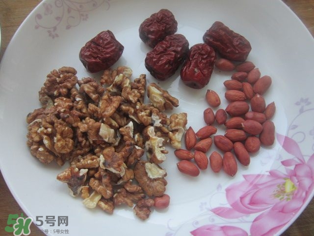 核桃可以和黃豆一起打豆?jié){嗎？核桃和什么一起打豆?jié){好？