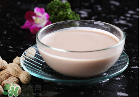 核桃打豆?jié){營養(yǎng)會流失嗎？核桃和什么一起打豆?jié){？