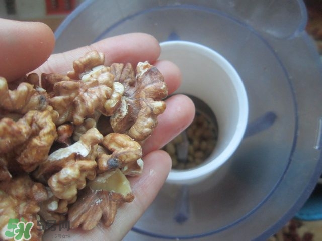 核桃可以和黃豆一起打豆?jié){嗎？核桃和什么一起打豆?jié){好？