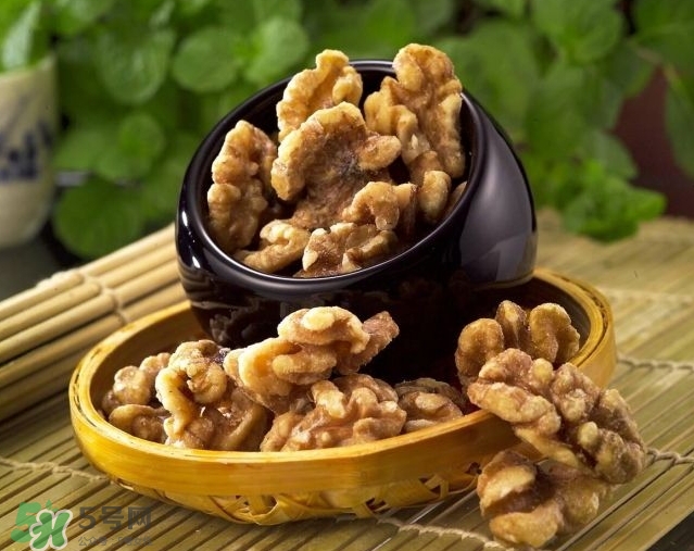 核桃什么時(shí)候吃最好？核桃一次吃多少為宜？