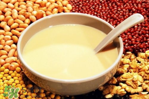 核桃打豆?jié){營養(yǎng)會流失嗎？核桃和什么一起打豆?jié){？