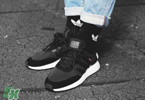 adidas iniki runner boost酷黑配色上腳效果怎么樣？