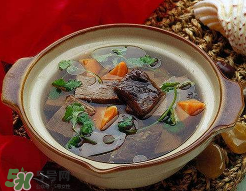 營養(yǎng)在湯里還是肉里？煲湯小訣竅