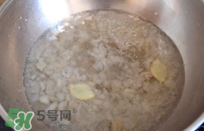 雪蛤能和銀耳一起燉嗎？雪蛤銀耳羹怎么做？