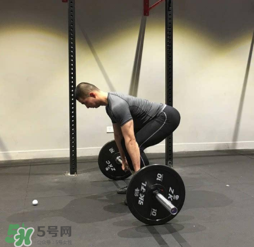杠鈴劃船腰疼是什么原因？杠鈴劃船動(dòng)作要領(lǐng)