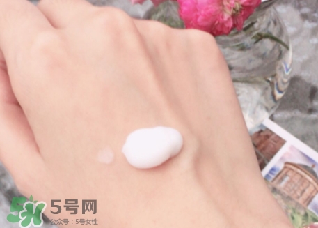護發(fā)素可以抹在頭皮上嗎？