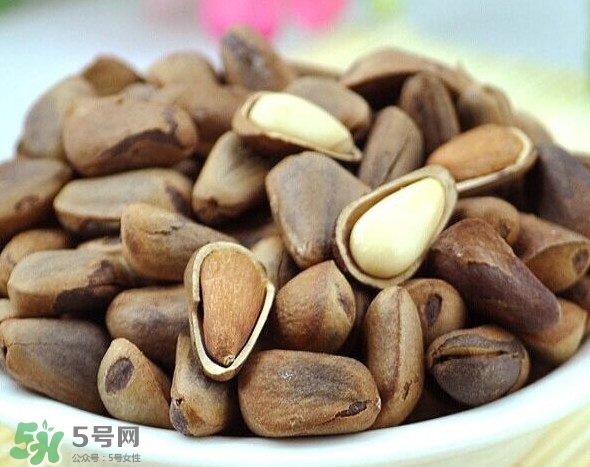 松籽什么季節(jié)采摘？吃松籽有什么好處？