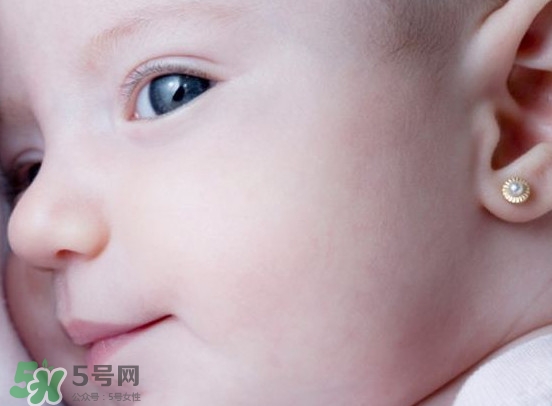 打耳洞幾天可以換耳釘？打耳洞后的注意事項(xiàng)