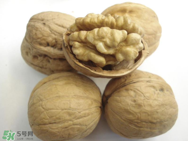 核桃上的陰皮是什么？核桃對(duì)血管的作用