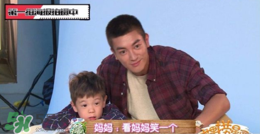雙眼皮能搓出來嗎？霍思燕怎么幫嗯哼搓雙眼皮的？