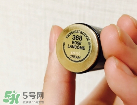 蘭蔻菁純唇膏小紅色是什么顏色？蘭蔻小紅色好看嗎